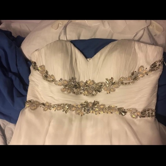 Wedding dress - Picture 4 of 5